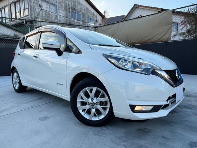 ノート ｅ－パワー　メダリスト　純正ナビＴＶ　Ｂカメラ　ＥＴＣ　ミラー型ドラレコ　ソナーＦＲ　ＡＣＣ　車線逸脱防止支援　エマージェンシーブレーキ　禁煙車　ＬＥＤランプ　ハイビームアシスト　革巻きハンドル　ステアスイッチ　１５ＡＷ（4枚目）