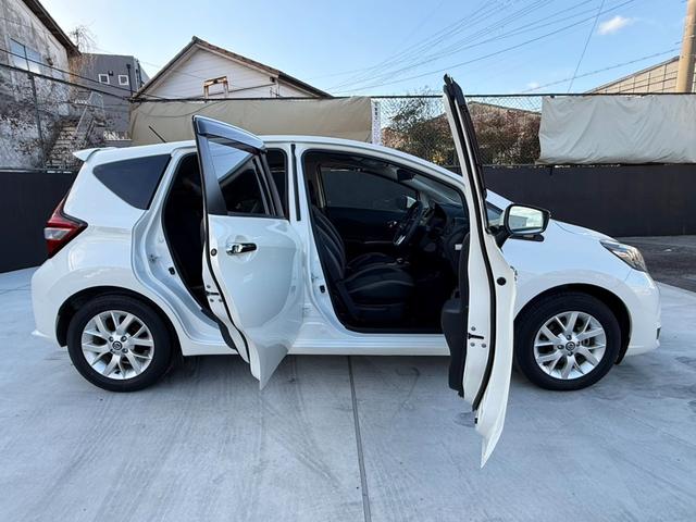 ノート ｅ－パワー　メダリスト　純正ナビＴＶ　Ｂカメラ　ＥＴＣ　ミラー型ドラレコ　ソナーＦＲ　ＡＣＣ　車線逸脱防止支援　エマージェンシーブレーキ　禁煙車　ＬＥＤランプ　ハイビームアシスト　革巻きハンドル　ステアスイッチ　１５ＡＷ（12枚目）