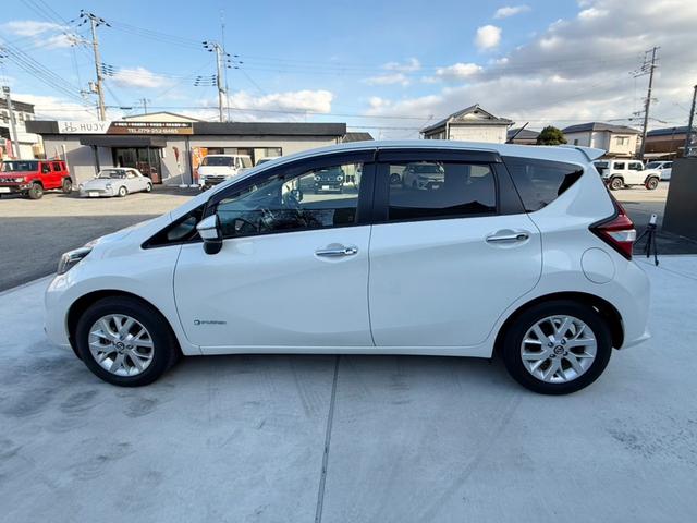 ノート ｅ－パワー　メダリスト　純正ナビＴＶ　Ｂカメラ　ＥＴＣ　ミラー型ドラレコ　ソナーＦＲ　ＡＣＣ　車線逸脱防止支援　エマージェンシーブレーキ　禁煙車　ＬＥＤランプ　ハイビームアシスト　革巻きハンドル　ステアスイッチ　１５ＡＷ（23枚目）