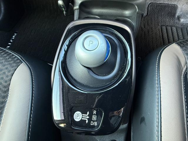 ノート ｅ－パワー　メダリスト　純正ナビＴＶ　Ｂカメラ　ＥＴＣ　ミラー型ドラレコ　ソナーＦＲ　ＡＣＣ　車線逸脱防止支援　エマージェンシーブレーキ　禁煙車　ＬＥＤランプ　ハイビームアシスト　革巻きハンドル　ステアスイッチ　１５ＡＷ（48枚目）