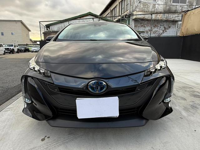 �u�I�[�g���C�g�V�X�e���v���ڎԂł��B���C�g�X�C�b�`���I�[�g�ɍ��킹�Ă������Ƃɂ��A�Ɠx�Z���T�[���Ɠx�����o���A�����Ń��C�g�̓_�����s�����u�ł��B�g���l���̒ʉߓ��ɂ���ϕ֗��ł���