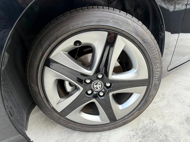 ���������̑�\�Ƃ��ăA���~�z�C�[���𑕒����Ă���܂��B�S�z�C�[���Ɣ�r���ā@�z�C�[���̍d�x���������ߑ��s����萫�ɗD��@�X�ɑ��s���̃z�C�[���̂䂪�݂����Ȃ��ׁ@�R��\�����サ�܂�