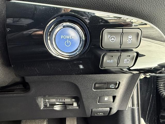 �J���[�w�b�h�A�b�v�f�B�X�v���C�����ԁ����[�^�[�ɕ\�������X�s�[�h�A�G���W����]���Ȃǂ��\������A���Ȃ����_�ړ��ŉ^�]�ɕK�v�ȏ�񂪓�����̂ŁA���S���̌���A��J�̌y���ɂȂ���܂�