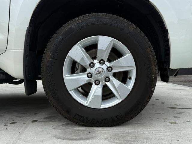 ���������̑�\�Ƃ��ăA���~�z�C�[���𑕒����Ă���܂��B�S�z�C�[���Ɣ�r���ā@�z�C�[���̍d�x���������ߑ��s����萫�ɗD��@�X�ɑ��s���̃z�C�[���̂䂪�݂����Ȃ��ׁ@�R��\�����サ�܂�