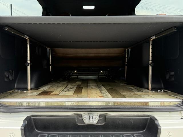 ハイエースバン スーパーＧＬ　ダークプライムＩＩ　アルパインフローティングナビＴＶ　リアモニター　両側パパワスラ　デジタルミラー　３６０度ビュー　ソナーＦＲ　ベッドキッド　ドラレコ　ＬＥＤ　リアスピーカー　Ｆエアロ　１７ＡＷ（24枚目）