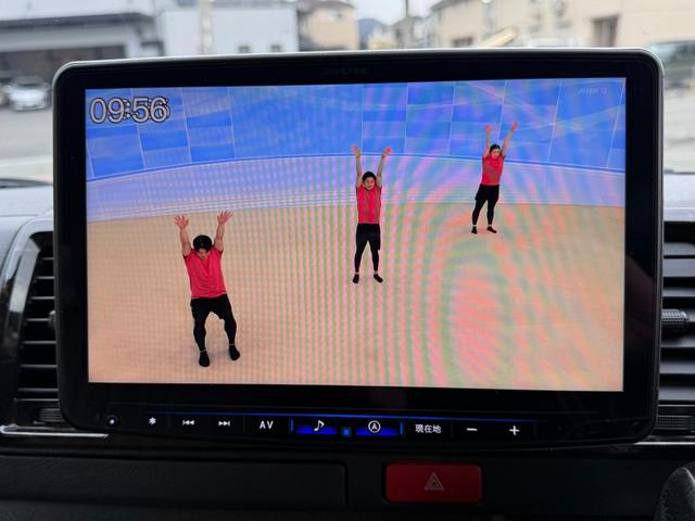 ハイエースバン スーパーＧＬ　ダークプライムＩＩ　アルパインフローティングナビＴＶ　リアモニター　両側パパワスラ　デジタルミラー　３６０度ビュー　ソナーＦＲ　ベッドキッド　ドラレコ　ＬＥＤ　リアスピーカー　Ｆエアロ　１７ＡＷ（28枚目）