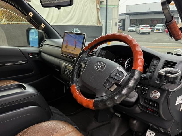 ハイエースバン スーパーＧＬ　ダークプライムＩＩ　アルパインフローティングナビＴＶ　リアモニター　両側パパワスラ　デジタルミラー　３６０度ビュー　ソナーＦＲ　ベッドキッド　ドラレコ　ＬＥＤ　リアスピーカー　Ｆエアロ　１７ＡＷ（43枚目）