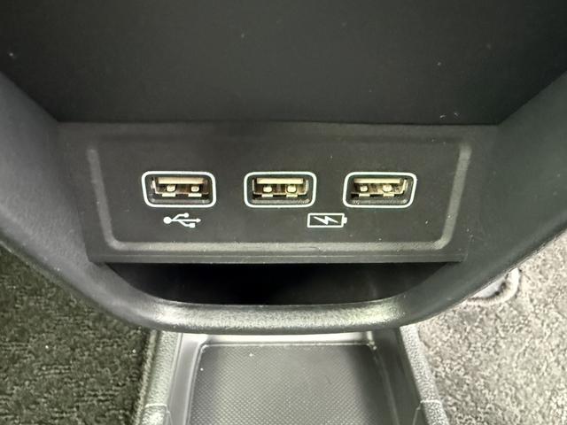 �t�r�a�[�q�����Ă���̂ŃX�}�[�g�t�H���Ȃǂ̏[�d���ł��܂��B