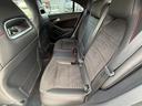 後席シート 前席もゆったりしてますが、後部座席もこんなに広々してますので、後ろにお乗り頂いた方も 足を伸ばせて 快適な空間でドライブを楽しんで頂けます