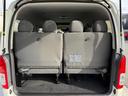 荷室　後部座席を倒さなくてもこのトランクスペースを確保しております！これだけあれば、フル乗車状態でも十分にお荷物が載せられるので、お出かけやショッピングにも便利です。