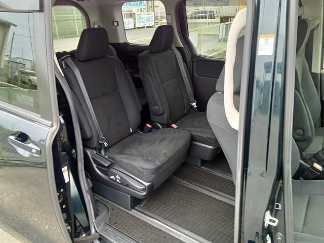 ヴォクシー ハイブリッドＶ　ナビ　バックモニター　両側電動スライドドア　リアフリップダウンモニター　ＥＴＣ　ドラレコ　社外アルミホイール（16枚目）