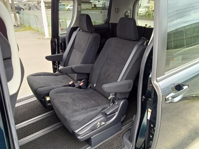ヴォクシー ハイブリッドＶ　ナビ　バックモニター　両側電動スライドドア　リアフリップダウンモニター　ＥＴＣ　ドラレコ　社外アルミホイール（19枚目）