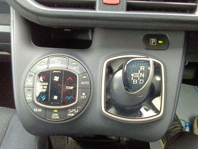 ヴォクシー ハイブリッドＶ　ナビ　バックモニター　両側電動スライドドア　リアフリップダウンモニター　ＥＴＣ　ドラレコ　社外アルミホイール（27枚目）