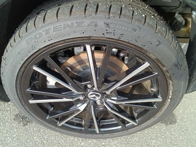 タイヤの溝も４輪ともまだまだ残っております。