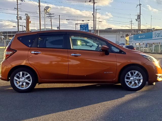 ノート ｅ－パワー　メダリスト　日産オリジナルナビ取付パッケージ／標準仕様２／標準仕様３／標準仕様４／インテリアラモニ＋スマート・ルームミラー＋ヒーターミラー＋踏違防止＋フロント＆バックソナー（5枚目）