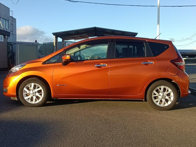 ノート ｅ－パワー　メダリスト　日産オリジナルナビ取付パッケージ／標準仕様２／標準仕様３／標準仕様４／インテリアラモニ＋スマート・ルームミラー＋ヒーターミラー＋踏違防止＋フロント＆バックソナー（6枚目）