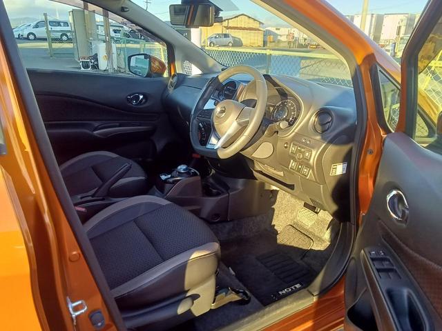 ノート ｅ－パワー　メダリスト　日産オリジナルナビ取付パッケージ／標準仕様２／標準仕様３／標準仕様４／インテリアラモニ＋スマート・ルームミラー＋ヒーターミラー＋踏違防止＋フロント＆バックソナー（15枚目）