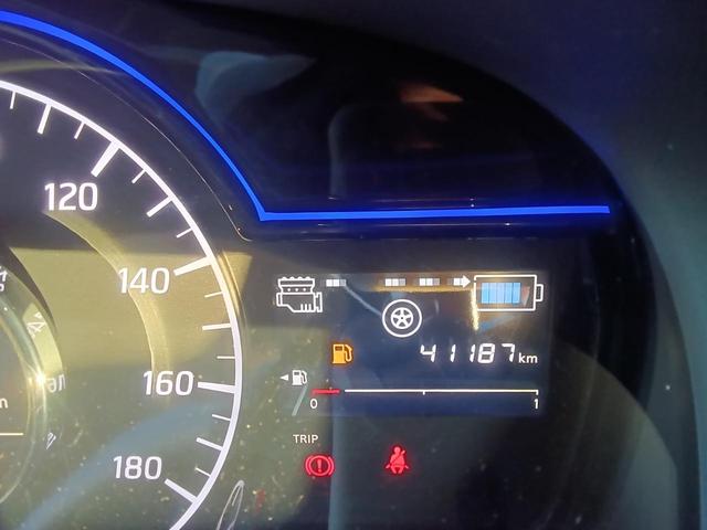 ノート ｅ－パワー　メダリスト　日産オリジナルナビ取付パッケージ／標準仕様２／標準仕様３／標準仕様４／インテリアラモニ＋スマート・ルームミラー＋ヒーターミラー＋踏違防止＋フロント＆バックソナー（21枚目）