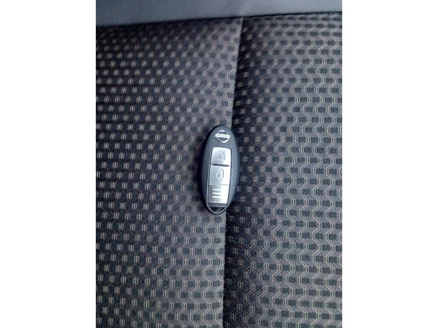 ノート ｅ－パワー　メダリスト　日産オリジナルナビ取付パッケージ／標準仕様２／標準仕様３／標準仕様４／インテリアラモニ＋スマート・ルームミラー＋ヒーターミラー＋踏違防止＋フロント＆バックソナー（25枚目）