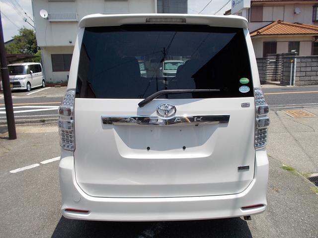 ノア Ｓｉ　レイッシュ　５０周年特別仕様車　後期モデル　両側パワースライド　純８型ＨＤＤナビ　フルセグＴＶ　バックカメラ　ＤＶＤ再生　Ｂｌｕｅｔｏｏｔｈ　ＯＰクリアテール　ブルーミラー　７人乗り／２列目回転／キャプテンシート（15枚目）