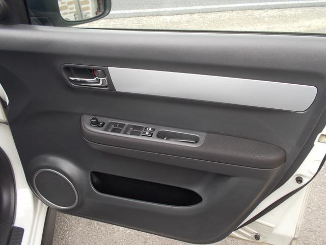 スイフト スポーツ　後期型　５ＭＴ　メモリーナビ　地デジＴＶ　１６インチアルミホイール　ドアミラーウインカー　スマートキー　ＥＴＣ　盗難防止システム　２０２３年製タイヤ／２０２４年製バッテリィー　禁煙車（25枚目）
