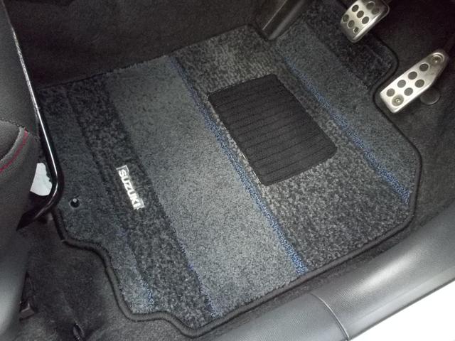 スイフト スポーツ　後期型　５ＭＴ　メモリーナビ　地デジＴＶ　１６インチアルミホイール　ドアミラーウインカー　スマートキー　ＥＴＣ　盗難防止システム　２０２３年製タイヤ／２０２４年製バッテリィー　禁煙車（26枚目）