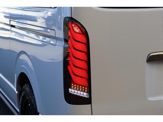 ハイエースバン スーパーGL ダークプライムII バッドフェイスボンネット TRDデイライト付きフロントスポイラー TRDマッドフラップ FLEXオーバーフェンダー RAYS 16インチAW TOYOオープンカントリー アルパインBIGXナビ(11枚目)