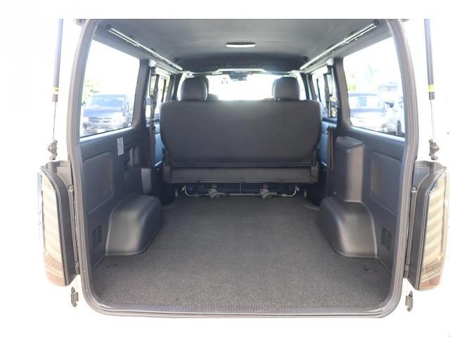 ハイエースバン スーパーGL ダークプライムII バッドフェイスボンネット TRDデイライト付きフロントスポイラー TRDマッドフラップ FLEXオーバーフェンダー RAYS 16インチAW TOYOオープンカントリー アルパインBIGXナビ(16枚目)