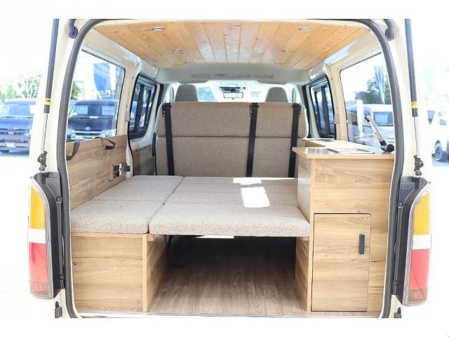 ハイエースバン ロングDX リヤクーラー・ヒーター付 WoodVillageBlackEdition FLEX T-Forceフロントスポイラー FLEX オーバーフェンダー FLEX NEXUSCREST 16インチAW(2枚目)