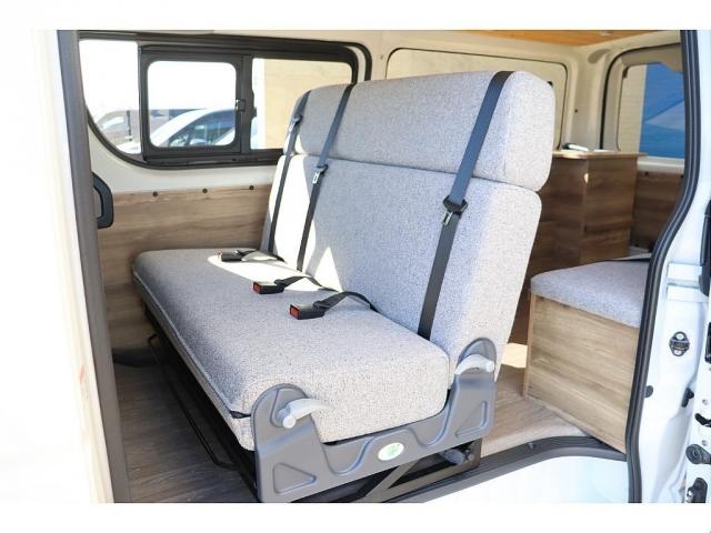 ハイエースバン ロングDX リヤクーラー・ヒーター付 WoodVillageBlackEdition FLEX T-Forceフロントスポイラー FLEX オーバーフェンダー FLEX NEXUSCREST 16インチAW(4枚目)