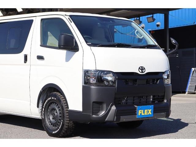 ハイエースバン ロングDX リヤクーラー・ヒーター付 WoodVillageBlackEdition FLEX T-Forceフロントスポイラー FLEX オーバーフェンダー FLEX NEXUSCREST 16インチAW(5枚目)