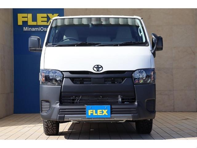 ハイエースバン ロングDX リヤクーラー・ヒーター付 WoodVillageBlackEdition FLEX T-Forceフロントスポイラー FLEX オーバーフェンダー FLEX NEXUSCREST 16インチAW(6枚目)