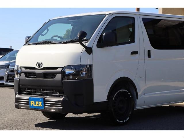 ハイエースバン ロングDX リヤクーラー・ヒーター付 WoodVillageBlackEdition FLEX T-Forceフロントスポイラー FLEX オーバーフェンダー FLEX NEXUSCREST 16インチAW(7枚目)