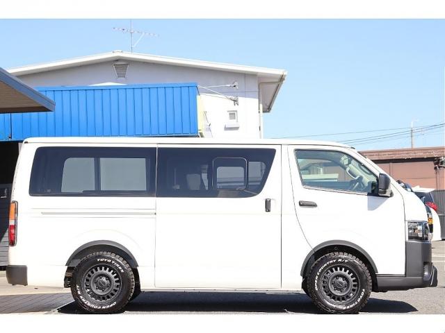 ハイエースバン ロングDX リヤクーラー・ヒーター付 WoodVillageBlackEdition FLEX T-Forceフロントスポイラー FLEX オーバーフェンダー FLEX NEXUSCREST 16インチAW(8枚目)