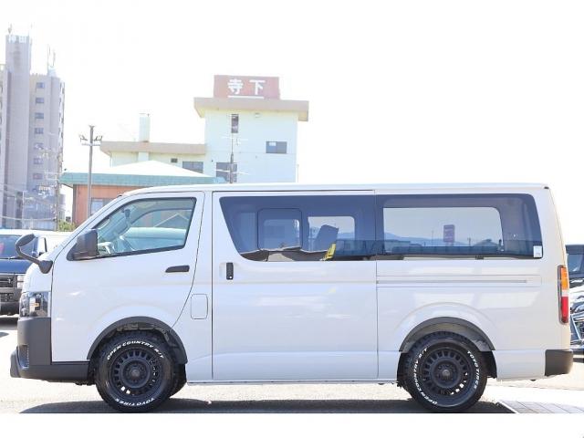 ハイエースバン ロングDX リヤクーラー・ヒーター付 WoodVillageBlackEdition FLEX T-Forceフロントスポイラー FLEX オーバーフェンダー FLEX NEXUSCREST 16インチAW(9枚目)