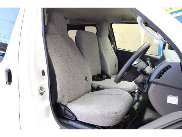 ハイエースバン ロングDX リヤクーラー・ヒーター付 WoodVillageBlackEdition FLEX T-Forceフロントスポイラー FLEX オーバーフェンダー FLEX NEXUSCREST 16インチAW(13枚目)