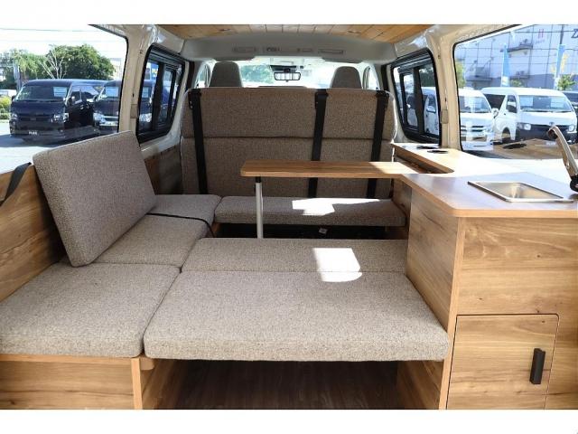 ハイエースバン ロングDX リヤクーラー・ヒーター付 WoodVillageBlackEdition FLEX T-Forceフロントスポイラー FLEX オーバーフェンダー FLEX NEXUSCREST 16インチAW(15枚目)