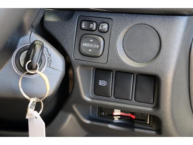 ハイエースバン ロングDX リヤクーラー・ヒーター付 WoodVillageBlackEdition FLEX T-Forceフロントスポイラー FLEX オーバーフェンダー FLEX NEXUSCREST 16インチAW(20枚目)