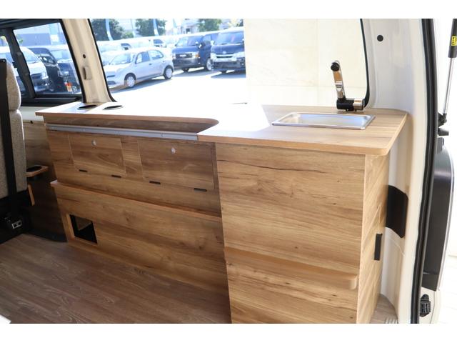 ハイエースバン ロングDX リヤクーラー・ヒーター付 WoodVillageBlackEdition FLEX T-Forceフロントスポイラー FLEX オーバーフェンダー FLEX NEXUSCREST 16インチAW(32枚目)