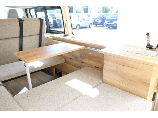 ハイエースバン ロングDX リヤクーラー・ヒーター付 WoodVillageBlackEdition FLEX T-Forceフロントスポイラー FLEX オーバーフェンダー FLEX NEXUSCREST 16インチAW(33枚目)