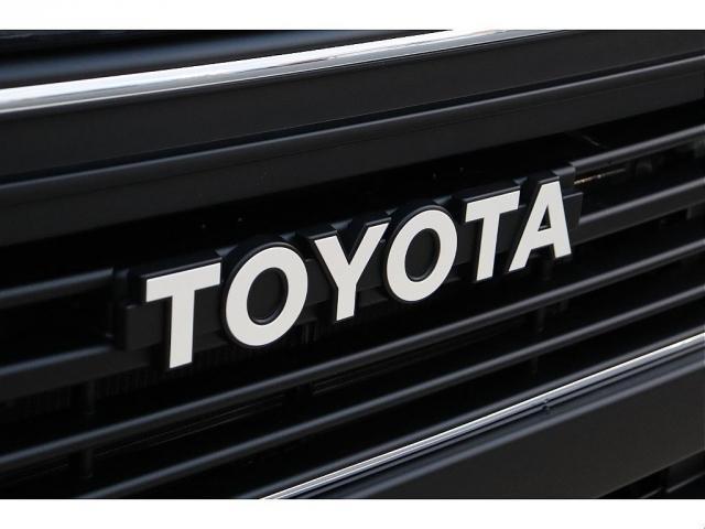 ハイエースバン スーパーＧＬ　ダークプライム　Ｃｏａｓｔｌｉｎｅｓ　Ｒｅｎｏｃａ角目フェイスキット　ＲＡＤＩＡＮＣＥ　ＤＡＹＴＯＮＡ１６インチホイール　グッドイヤーナスカータイヤ　パイオニア製７インチナビ　社外デジタルインナーミラー　ベッドキット（5枚目）