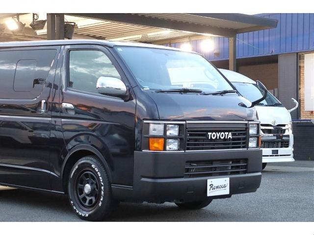 ハイエースバン スーパーＧＬ　ダークプライム　Ｃｏａｓｔｌｉｎｅｓ　Ｒｅｎｏｃａ角目フェイスキット　ＲＡＤＩＡＮＣＥ　ＤＡＹＴＯＮＡ１６インチホイール　グッドイヤーナスカータイヤ　パイオニア製７インチナビ　社外デジタルインナーミラー　ベッドキット（6枚目）