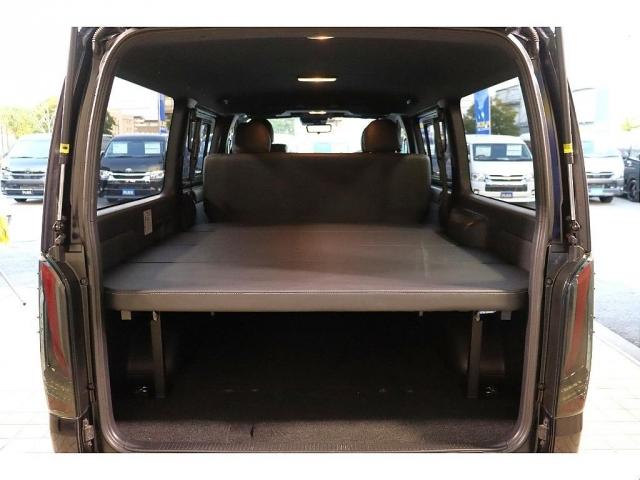 ハイエースバン スーパーＧＬ　ダークプライムＩＩ　バッドフェイスボンネット　新品ＦＬＥＸ　ＤＥＬＦ０６　１７インチＡＷ　新品ＦＬＥＸ　オメガＬＥＤテールランプ　ＴＯＹＯＴＡ純正７インチナビ　新品ＦＬＥＸ　オーバーフェンダー　ナスカータイヤ（2枚目）