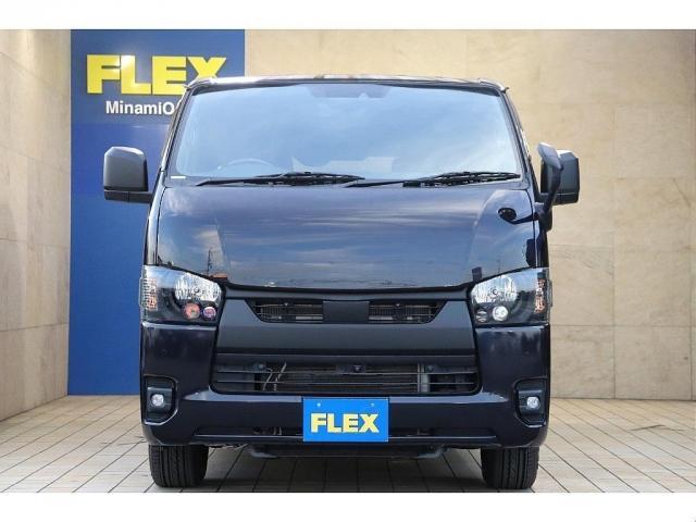 ハイエースバン スーパーＧＬ　ダークプライムＩＩ　バッドフェイスボンネット　新品ＦＬＥＸ　ＤＥＬＦ０６　１７インチＡＷ　新品ＦＬＥＸ　オメガＬＥＤテールランプ　ＴＯＹＯＴＡ純正７インチナビ　新品ＦＬＥＸ　オーバーフェンダー　ナスカータイヤ（7枚目）