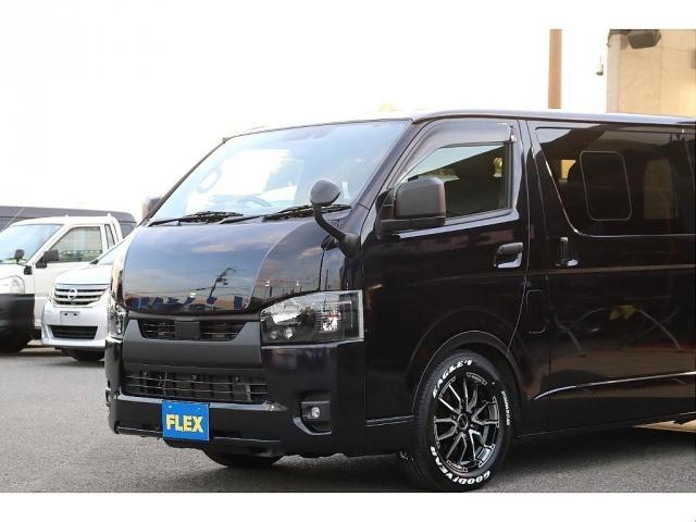ハイエースバン スーパーＧＬ　ダークプライムＩＩ　バッドフェイスボンネット　新品ＦＬＥＸ　ＤＥＬＦ０６　１７インチＡＷ　新品ＦＬＥＸ　オメガＬＥＤテールランプ　ＴＯＹＯＴＡ純正７インチナビ　新品ＦＬＥＸ　オーバーフェンダー　ナスカータイヤ（8枚目）