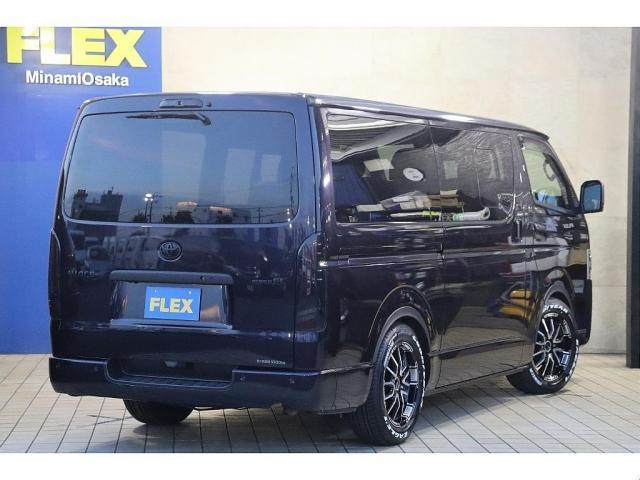 ハイエースバン スーパーＧＬ　ダークプライムＩＩ　バッドフェイスボンネット　新品ＦＬＥＸ　ＤＥＬＦ０６　１７インチＡＷ　新品ＦＬＥＸ　オメガＬＥＤテールランプ　ＴＯＹＯＴＡ純正７インチナビ　新品ＦＬＥＸ　オーバーフェンダー　ナスカータイヤ（11枚目）