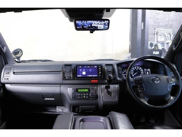 ハイエースバン スーパーＧＬ　ダークプライムＩＩ　バッドフェイスボンネット　新品ＦＬＥＸ　ＤＥＬＦ０６　１７インチＡＷ　新品ＦＬＥＸ　オメガＬＥＤテールランプ　ＴＯＹＯＴＡ純正７インチナビ　新品ＦＬＥＸ　オーバーフェンダー　ナスカータイヤ（13枚目）