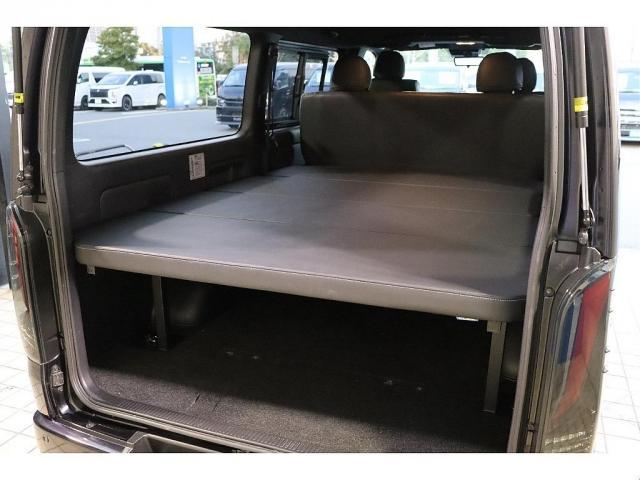 ハイエースバン スーパーＧＬ　ダークプライムＩＩ　バッドフェイスボンネット　新品ＦＬＥＸ　ＤＥＬＦ０６　１７インチＡＷ　新品ＦＬＥＸ　オメガＬＥＤテールランプ　ＴＯＹＯＴＡ純正７インチナビ　新品ＦＬＥＸ　オーバーフェンダー　ナスカータイヤ（16枚目）