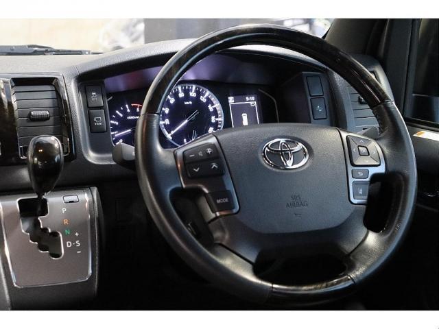 ハイエースバン スーパーＧＬ　ダークプライムＩＩ　バッドフェイスボンネット　新品ＦＬＥＸ　ＤＥＬＦ０６　１７インチＡＷ　新品ＦＬＥＸ　オメガＬＥＤテールランプ　ＴＯＹＯＴＡ純正７インチナビ　新品ＦＬＥＸ　オーバーフェンダー　ナスカータイヤ（17枚目）