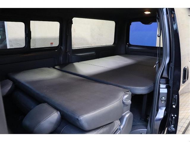 ハイエースバン スーパーＧＬ　ダークプライムＩＩ　バッドフェイスボンネット　新品ＦＬＥＸ　ＤＥＬＦ０６　１７インチＡＷ　新品ＦＬＥＸ　オメガＬＥＤテールランプ　ＴＯＹＯＴＡ純正７インチナビ　新品ＦＬＥＸ　オーバーフェンダー　ナスカータイヤ（18枚目）